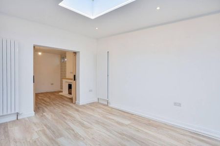 3 bedroom detached house to rent - Photo 4