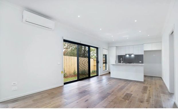 2 Bedroom Modern Townhouse - Photo 1