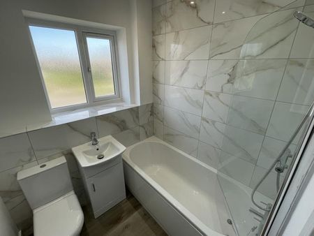 2 bedroom terraced house to rent - Photo 4