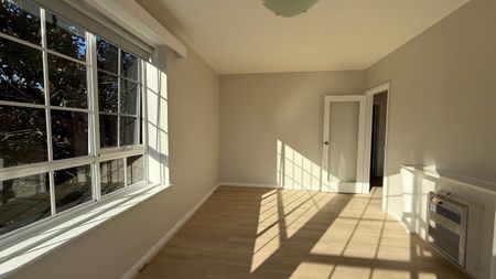 8/12 Irving Street, Malvern VIC 3144 - Photo 2