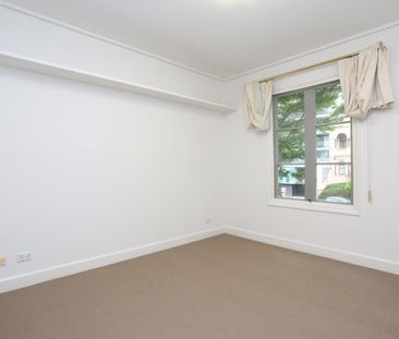 One bedroom at number one! - Photo 3