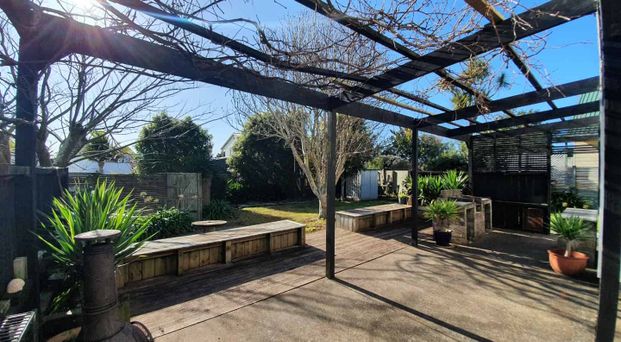 4 Bedroom home in Clarks Beach - Photo 1