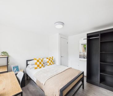 1 bedroom in a house share to rent - Photo 2