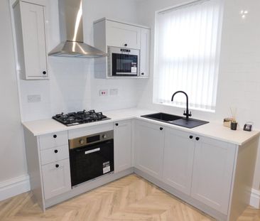 2 bedroom Terraced House to let - Photo 6