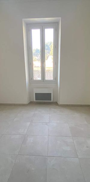 Appartement 3 pièces 52m2 MARSEILLE 11EME 750 euros - Photo 1