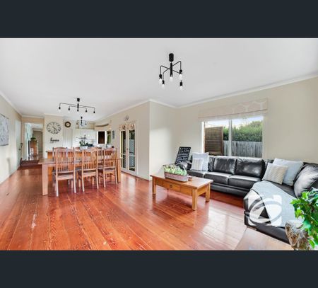 64 The Boulevard, Narre Warren South, Vic 3805 - Photo 2