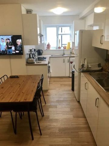 Best HMO in Greenford Room 5 - Photo 5