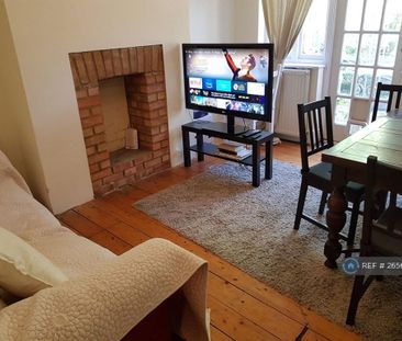 1 bedroom in a house share to rent - Photo 1