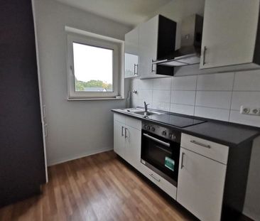 Ihre Chance - ideale 3,5-Zi.-Wohnung mit Balkon und moderner Küchen... - Foto 3