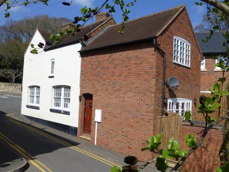 2 bedroom townhouse to rent - Photo 2