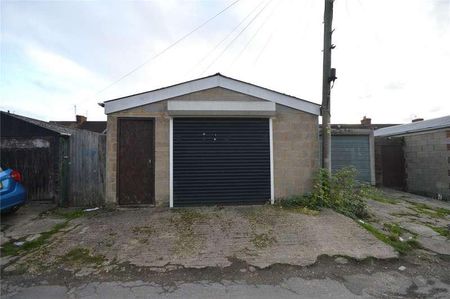 Edinburgh Street, Swindon, Wiltshire, SN2 - Photo 4