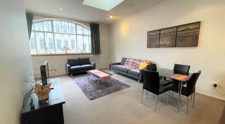 Inner City Living at it's very Best - Photo 3