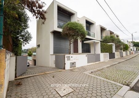 Moradia em Banda T3+1