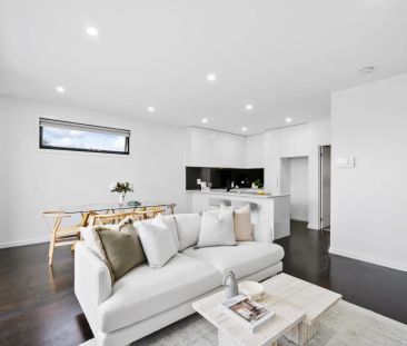 Light Filled Luxury - Photo 6