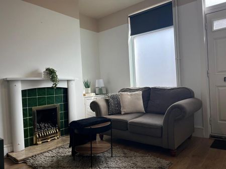 2 bedroom terraced house to rent - Photo 2