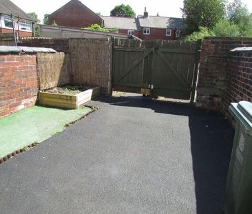 2 bedroom terraced house to rent - Photo 4