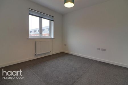 3 bedroom semi-detached house to rent - Photo 5