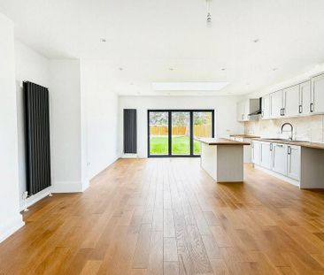 4 bedroom semi-detached house to rent - Photo 3