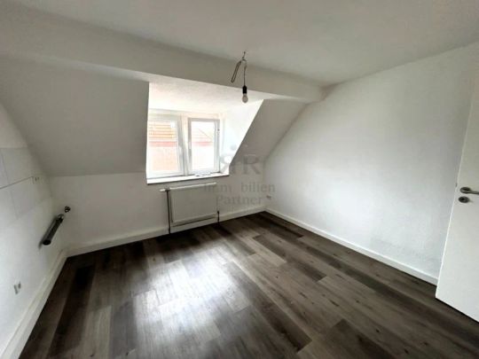 Ausgefallene Dachgeschosswohnung in Gelsenkirchen-Bismarck - Photo 1