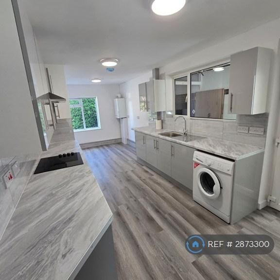 4 bedroom detached house to rent - Photo 1