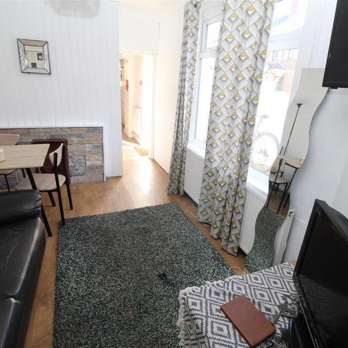 7 bedroom house to rent - Photo 1