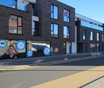 Gelijkvloers nieuwbouw appartement met afgesloten garage nabij het centrum van Waregem! - Photo 3