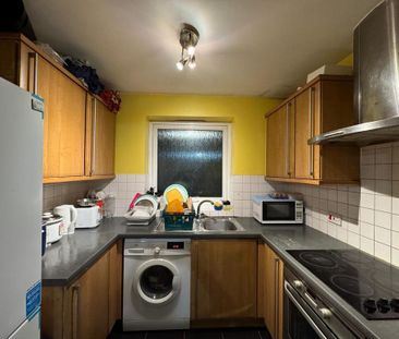 3 bedroom house of multiple occupation to rent - Photo 3
