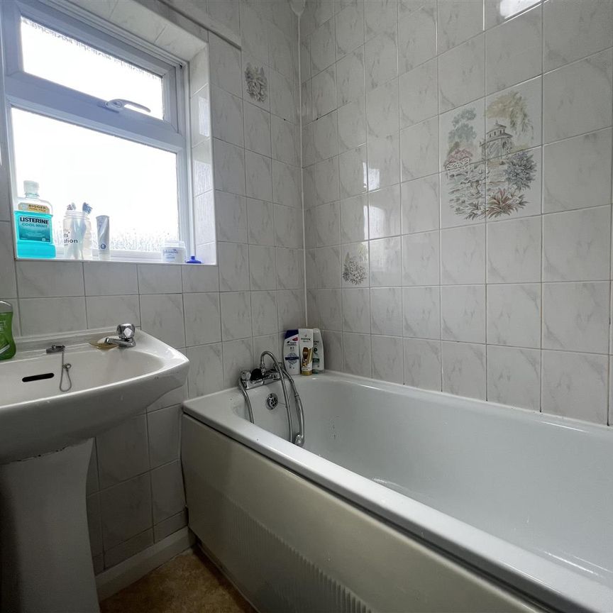 Manor Waye, Uxbridge, UB8 - Photo 1