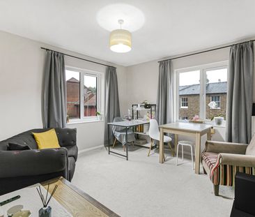 Alexandra Road, Englefield Green, Egham, Surrey, TW20 0RR - Photo 3
