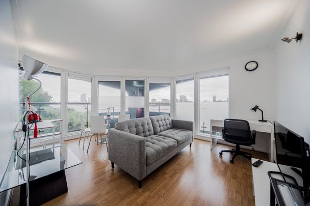 2 Bed Flat, Seacon Tower, E14 - Photo 1