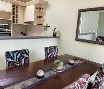 3 BEDROOM TOWNHOUSE - FURNISHED - LEVEL WALK TO BEACH - Photo 6