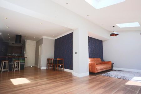 3 bedroom terraced house to rent - Photo 3