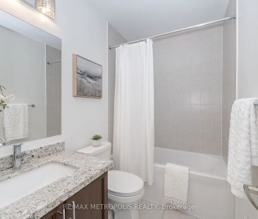 Condo Townhouse For Lease | W9246201 - Photo 2