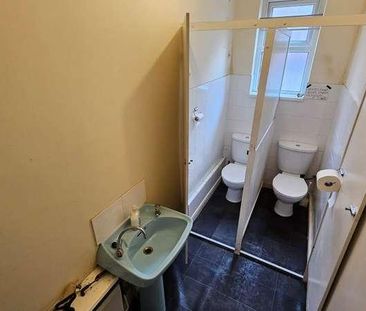 Linden Grove, Beeston, Leeds, LS11 - Photo 2