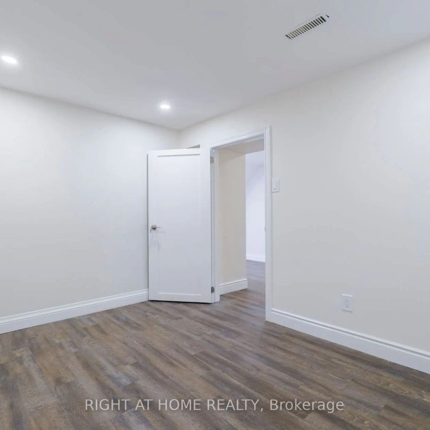 2668 Hollington Crescent #Lower - Photo 1