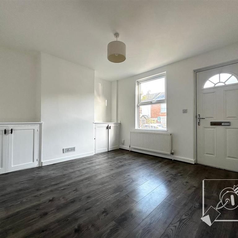 2 bedroom end of terrace house to rent - Photo 1