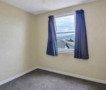 Tidy Flat Close To Town - Photo 2