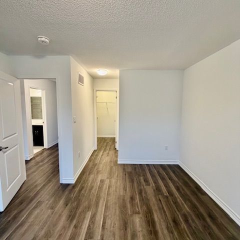 For Lease - 9 Vinewood Crescent, Barrie, Ontario - Photo 1