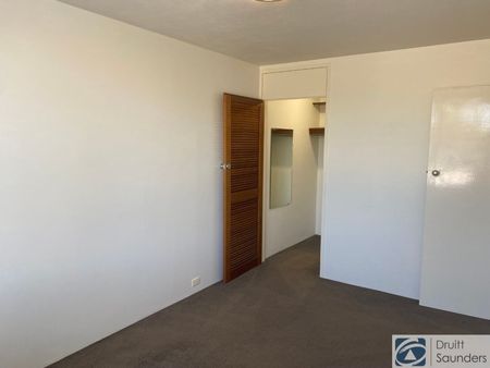 FANTASTIC APARTMENT IN SOUGHT AFTER LOCATION - Photo 3