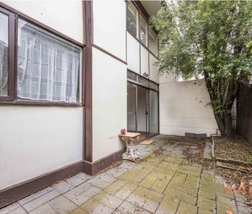 A Hidden Gem in the Heart of Werribee - Walk to the Station - Photo 1