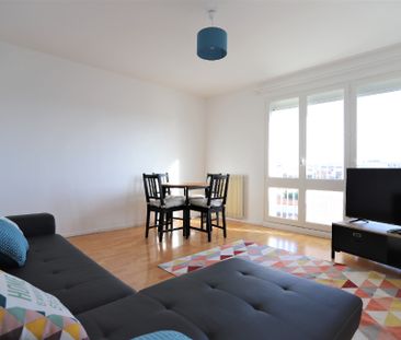 Location Appartement 4 pièces 74m² - Photo 6