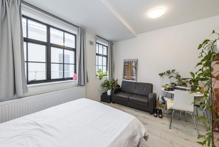 Studio to rent - Photo 2