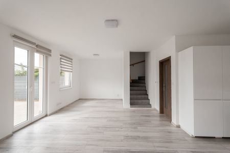 Pronájem domu 106 m² s pozemkem 701 m² - Photo 2