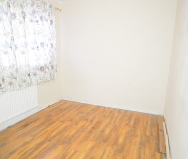 4 Bed Flat, Monkton House, E5 - Photo 3