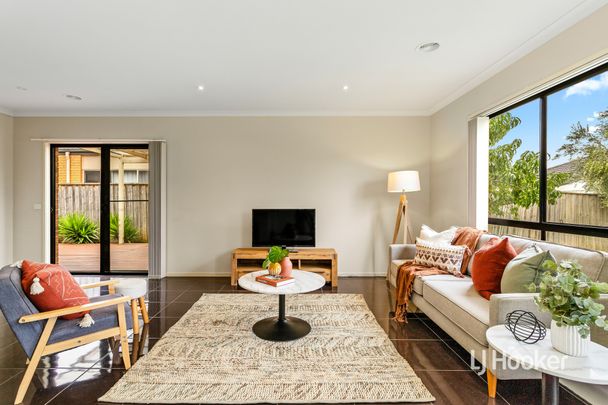 30 Crossway Avenue, Tarneit VIC, Belconnen - Photo 1