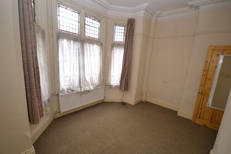 2 bed Ground Floor Flat for Rent - Photo 4