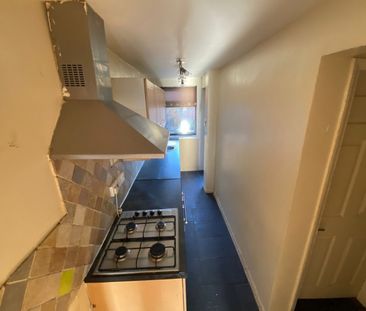 2 bed Terraced - To Let - Photo 5