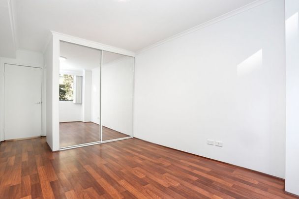 Stylish 2-Bedroom Unit in Pyrmont - Your Urban Oasis Awaits! - Photo 1