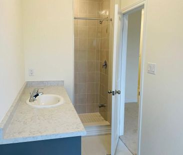 For Lease - 20 Donald Ficht Crescent Unit# MAIN & 2ND, Brampton, On... - Photo 4