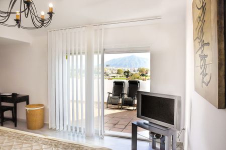 Penthouse in Guadalmina Baja - Photo 3